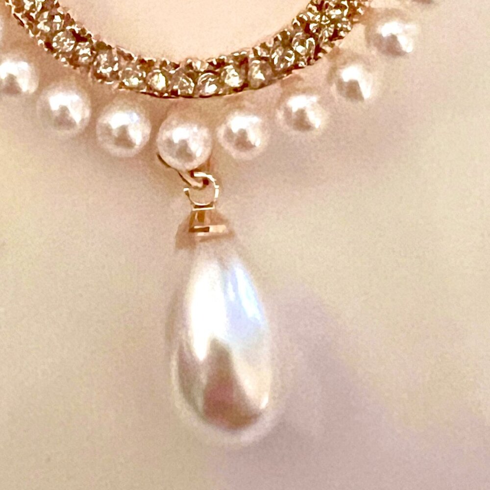 🧷Vintage Circle Brooch / Pin with Crystals and Pearls on Gold-Tone Metal - Picture 4 of 4